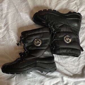 Michael Kors Women Stark Black Leather MK Logo Elastic Chelsea Boots Sz 9.5